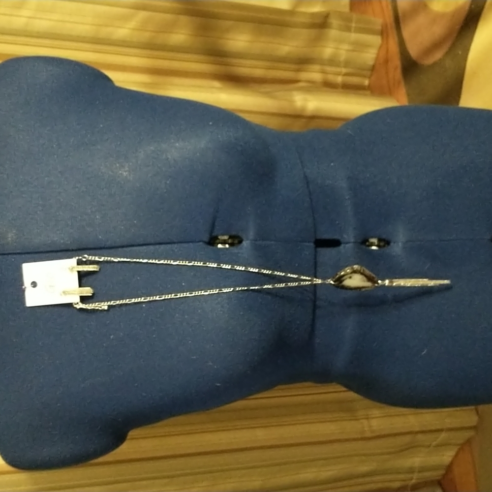 Gii necklace and earrings